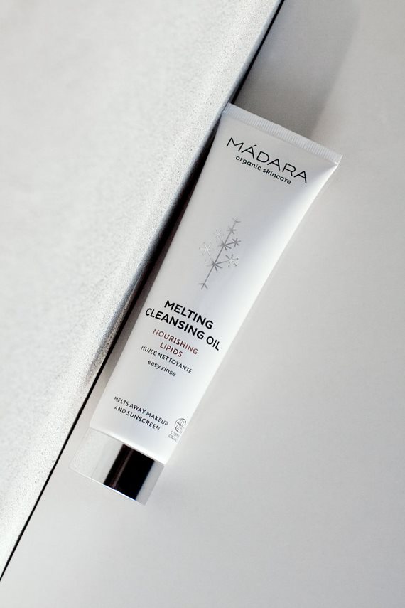 Mádara Melting Cleansing Oil 100 ml. (2)
