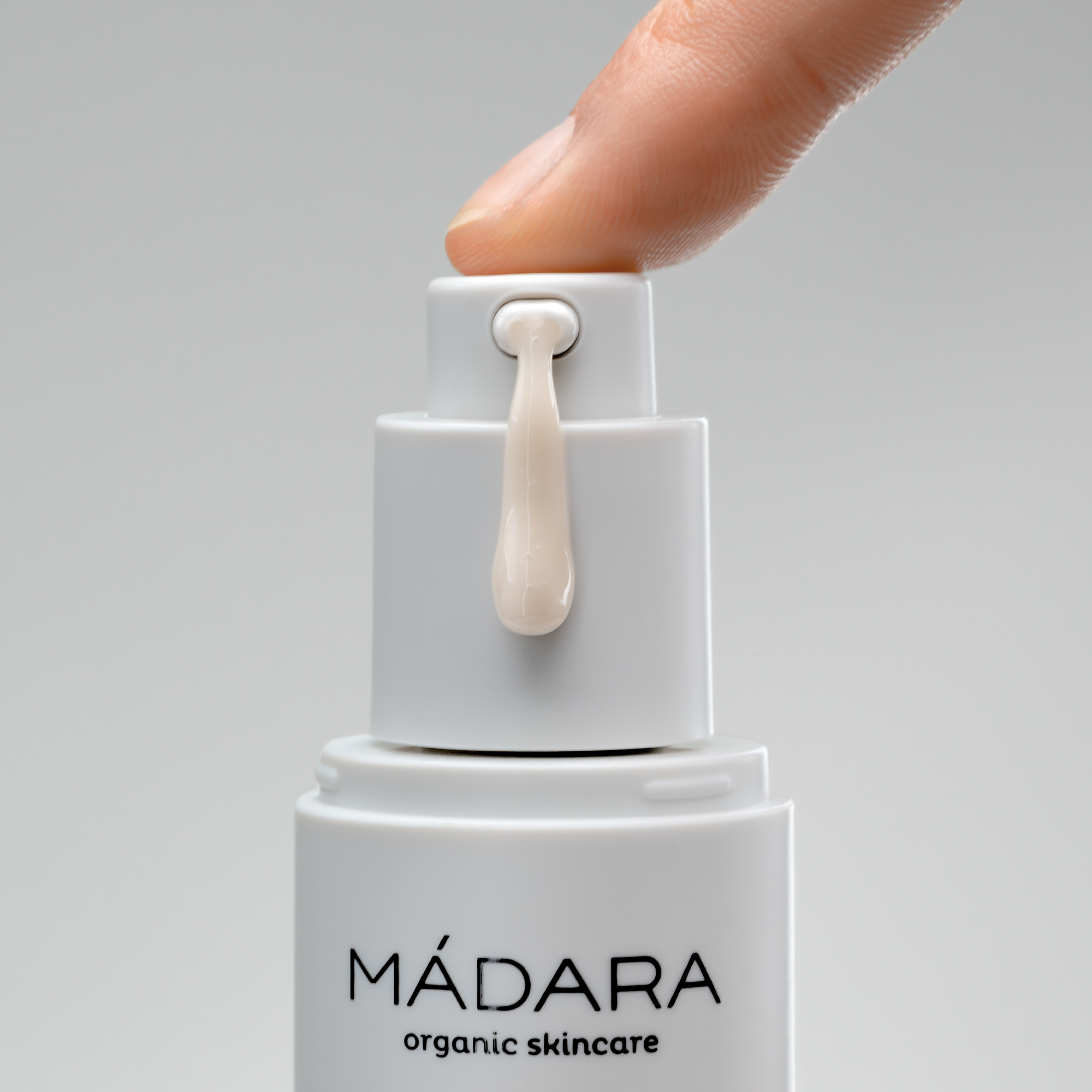 Mádara Botanic Niacinamide Alternative Serum 30 ml. (2)