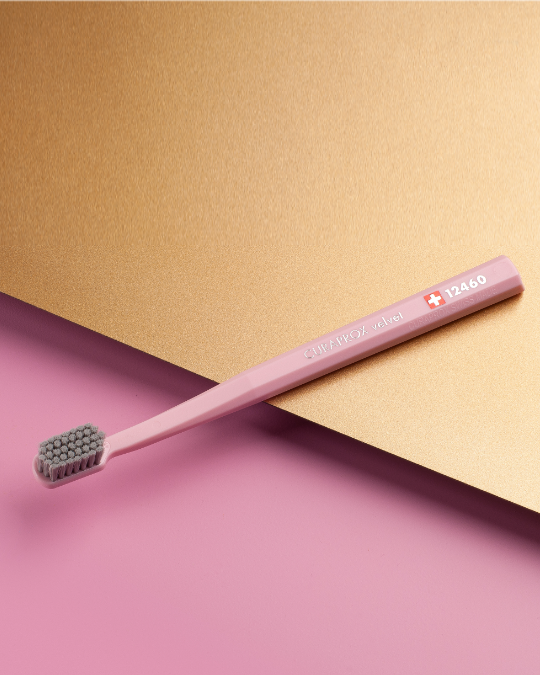 Curaprox Velvet tannbursti CS12460 | margir litir (2)