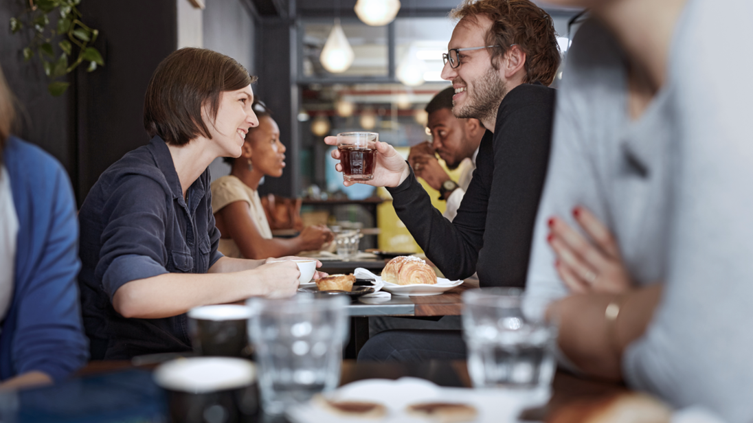 Kaffihusheyrn 1235x823